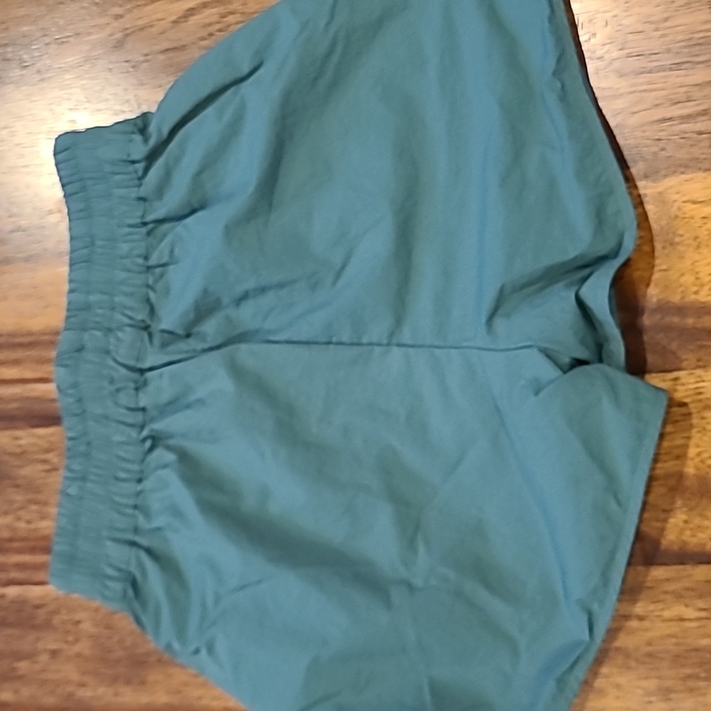 Sporty by Cider XS Green workout shorts - Picture 3 of 3